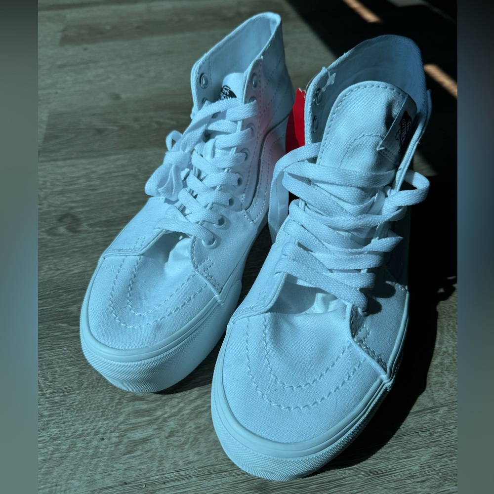 BRAND NEW AUTHENTIC PLATFORM VANS